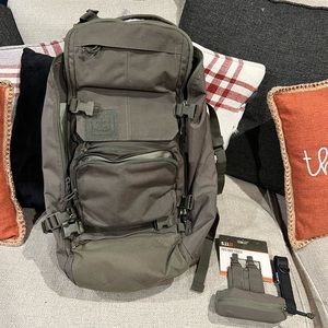 5.11 All missions travel bag .. brand new  no flaws or defects  amazing space